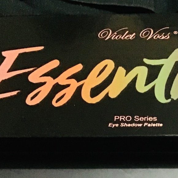 Violet Voss essentials pro series pallet - Picture 2 of 4